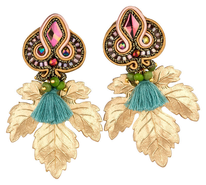 Farbenfrohe Ohrringe mit schönen Blättern und funkelnden Steinen