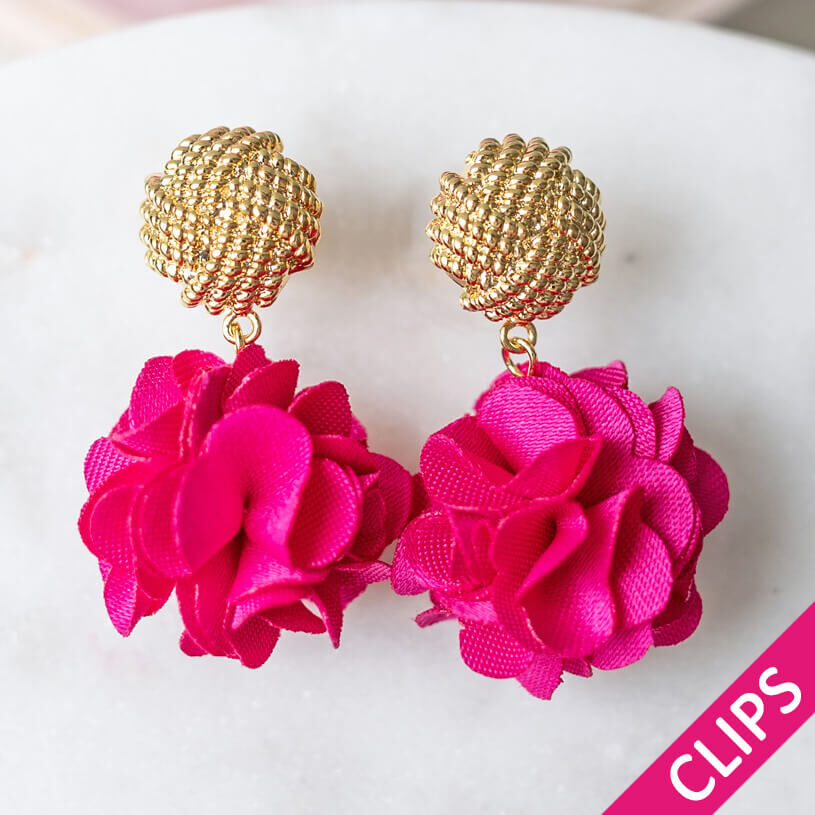 Vergoldete Knoten-Ohrclips mit pinkem Blüten-Pompom