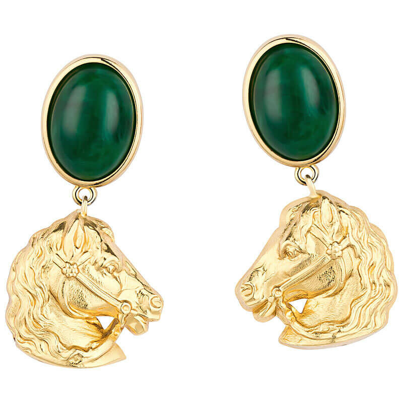 Vergoldete Ohrringe mit gruenem Oval und goldenem Pferdekopf