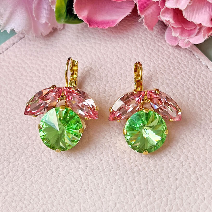 Funkelnde Ohrhänger mit Swarovski-Kristallen in Grün und Rosa
