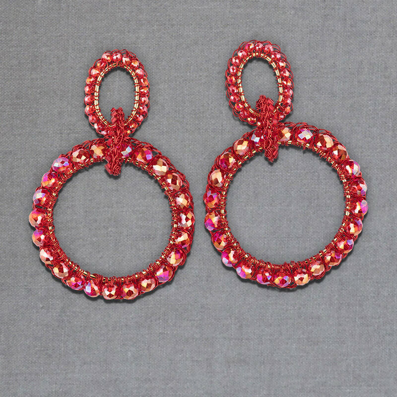 Funkelnde Ohrringe aus Ringen in Rot