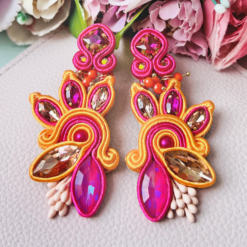 Extravagante Soutache-Ohrringe in Orange und Pink