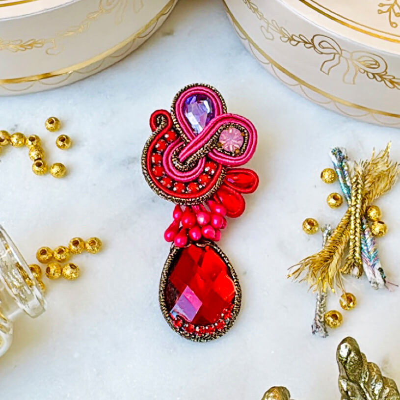 SchwesterSchwester Vorbestellbar - Stylische Soutache-Ohrringe in Pink und Rot