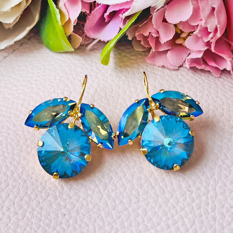 Funkelnde Ohrhänger mit Swarovski-Kristallen in Blau