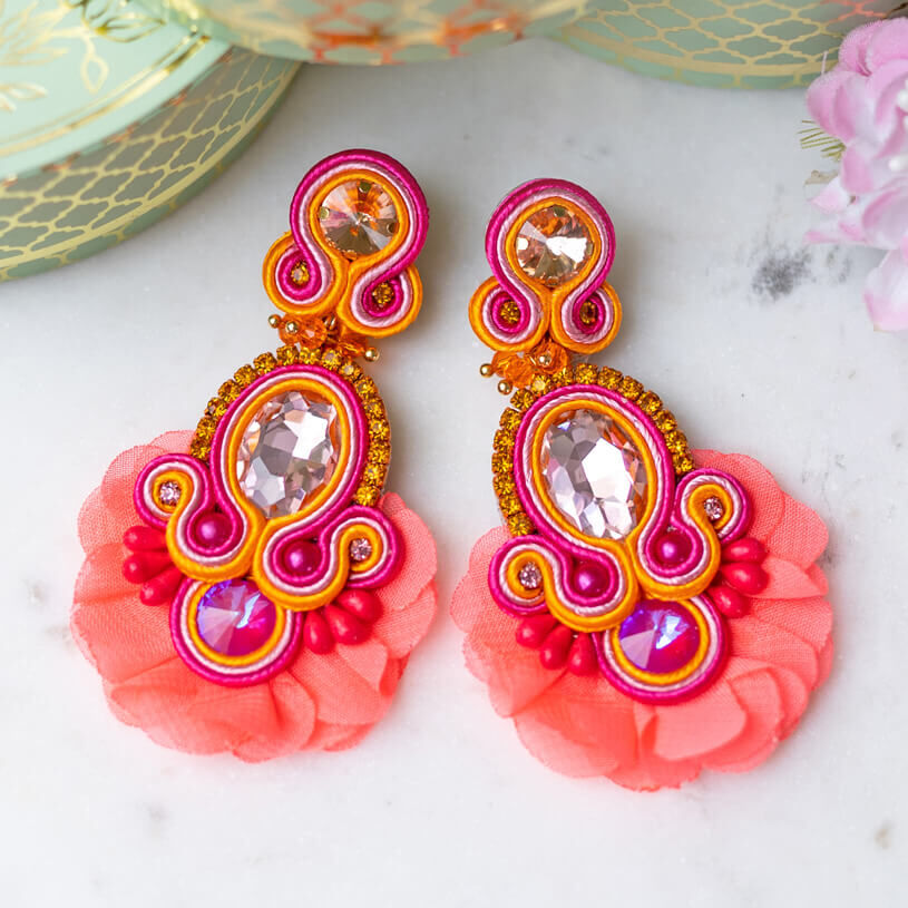 Außergewöhnliche Soutache-Ohrringe in leuchtendem Pink und Orange