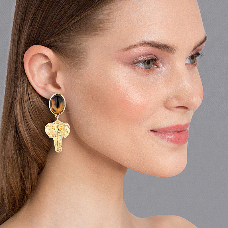 Schildpattfarbene Ohrringe mit vergoldeten indischen Elefanten