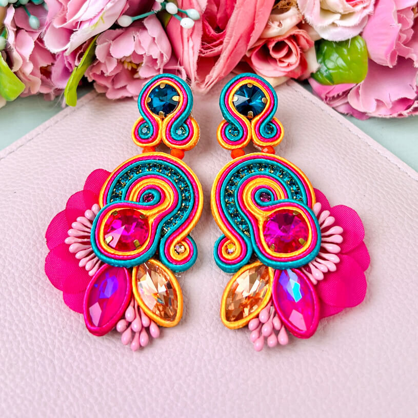 Extravagante Soutache-Ohrringe in Pink, Orange und Blau
