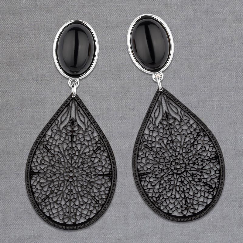 Schöne Ohrringe in Schwarz und Silber