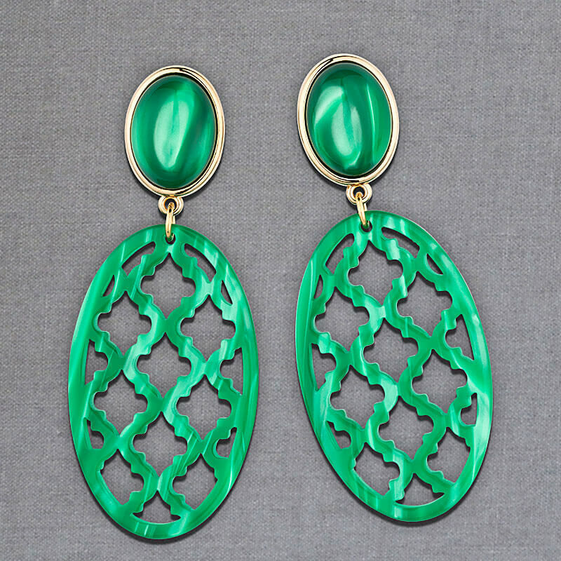 Grüne Ohrringe mit ovalen Ornamenten
