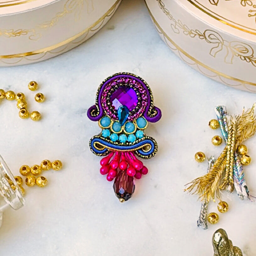 SchwesterSchwester Vorbestellbar - Kunstvolle Soutache-Ohrringe in Violett, Blau und Pink