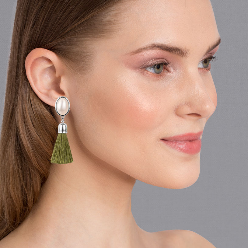 Große versilberte Ohrringe in Perlmutt und Grün
