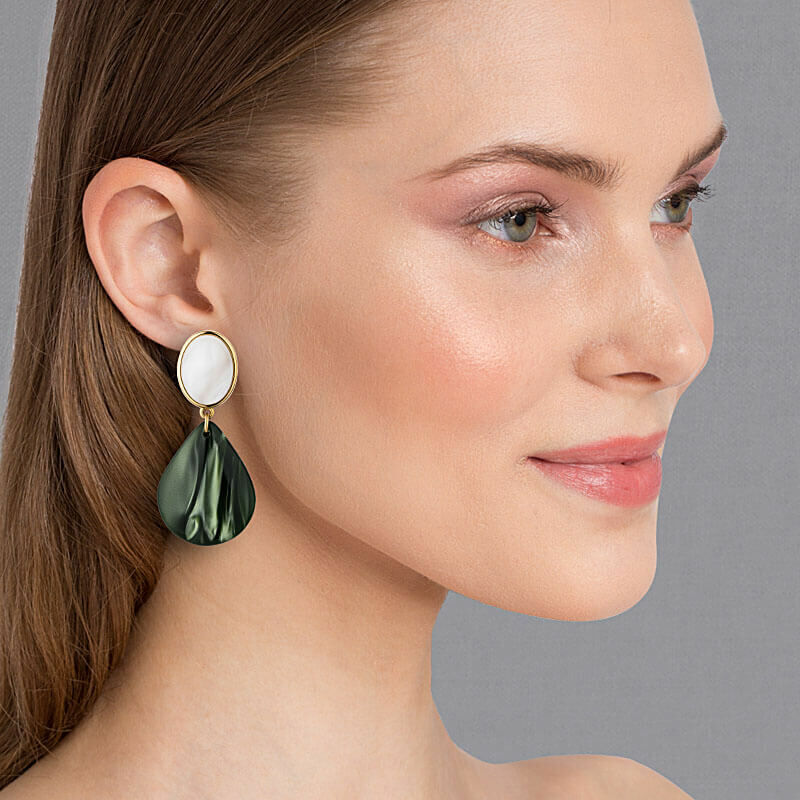 Schöne Ohrringe in Weiss und Grün