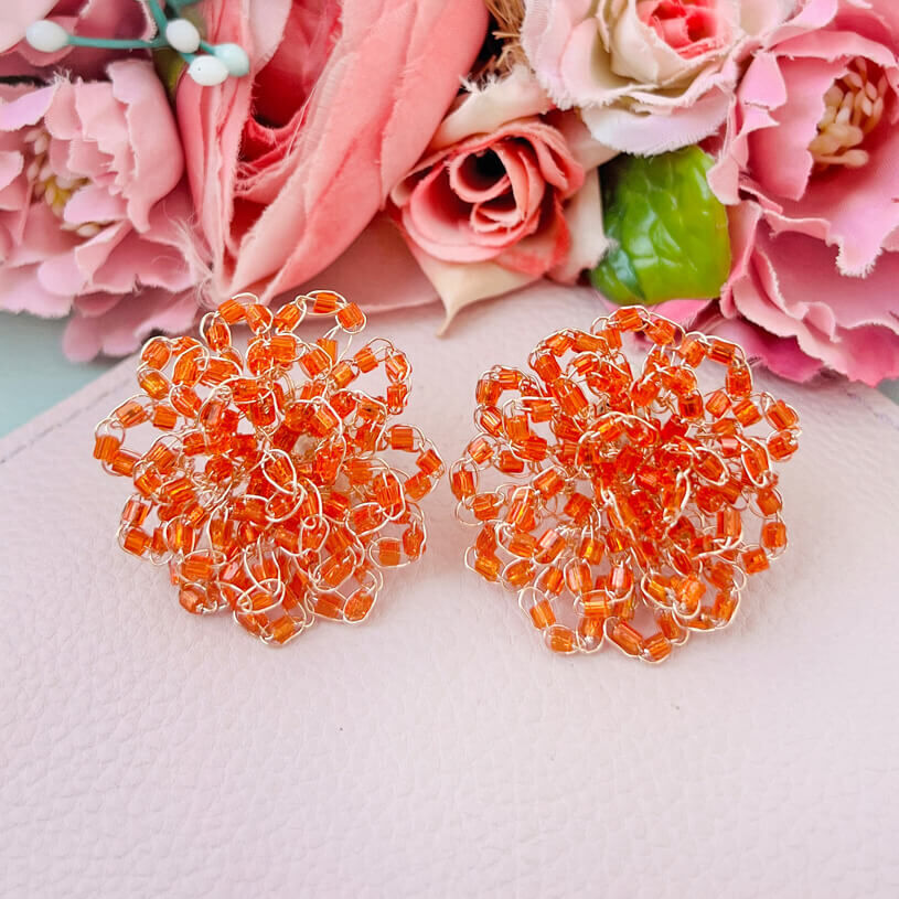 Hochwertige Blüten-Statementohrringe aus Perlen in Orange