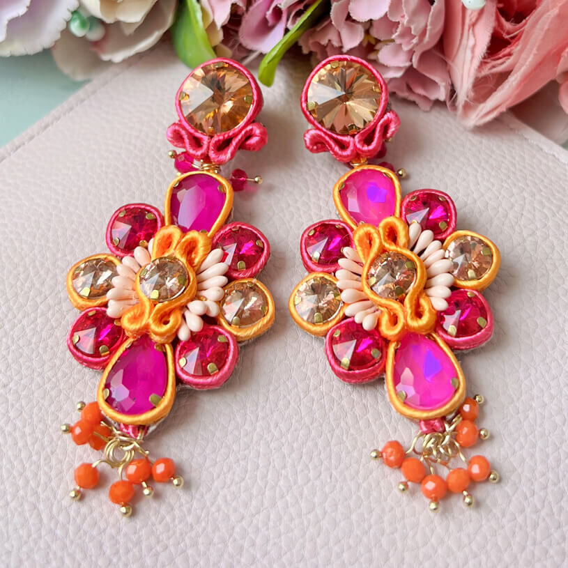 Hochwertige Statement-Ohrringe in Pink und Orange