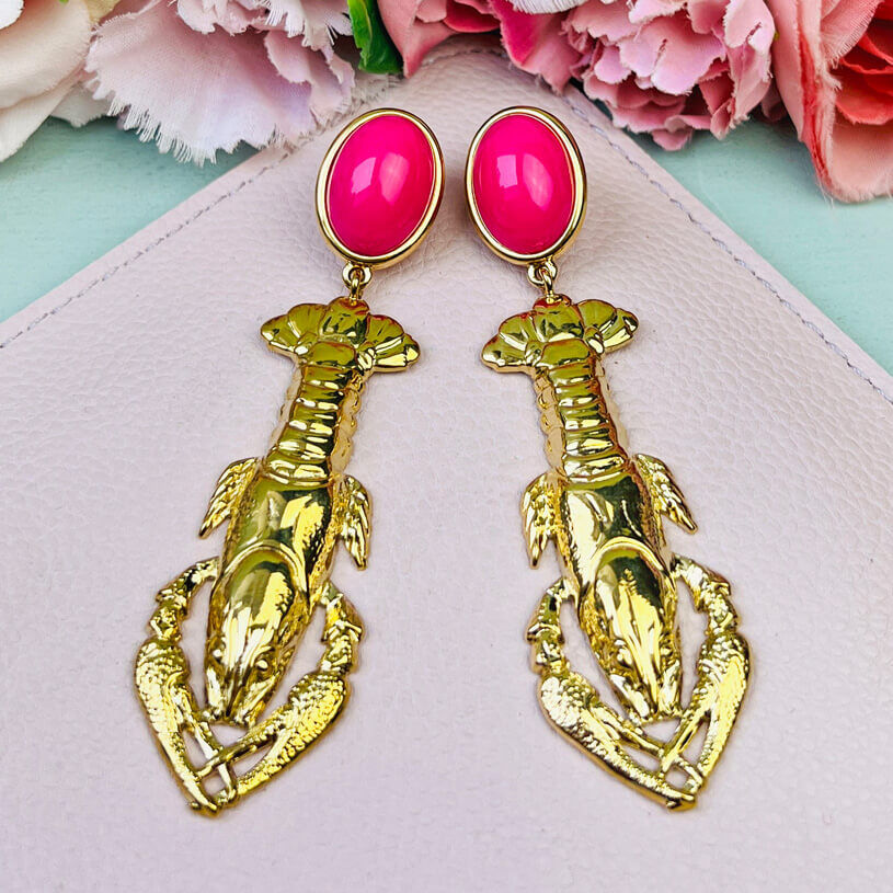 Pinkfarbene Ohrringe mit vergoldeten Langusten von AmuseToi