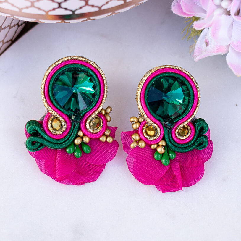 Kleine Soutache-Ohrringe in Pink und Grün