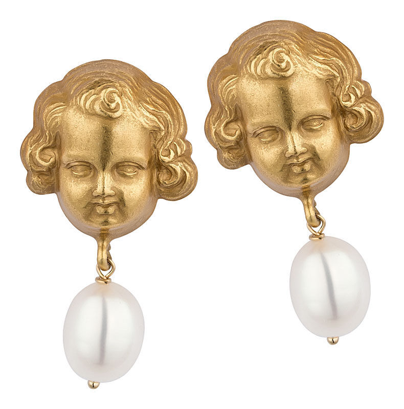 Goldene Ohrringe mit Perle