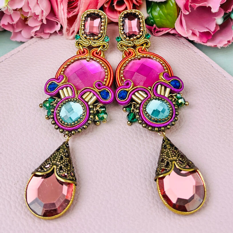 Orientalisch wirkende Soutache Ohrringe in Pink, Rosa und Türkis