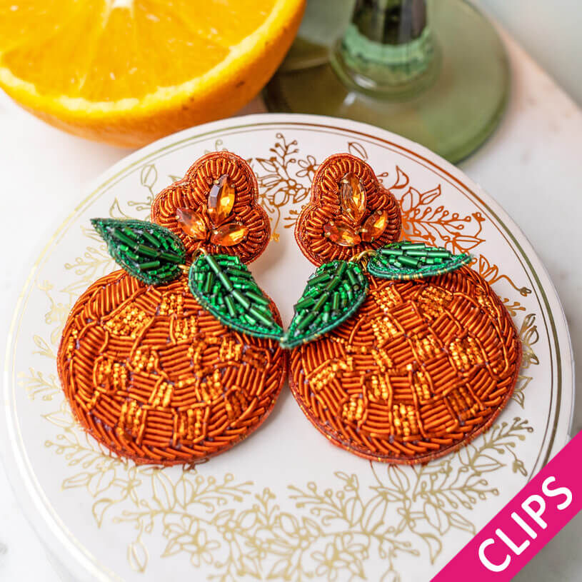 Auffällige Soutacheohrclips als Orange