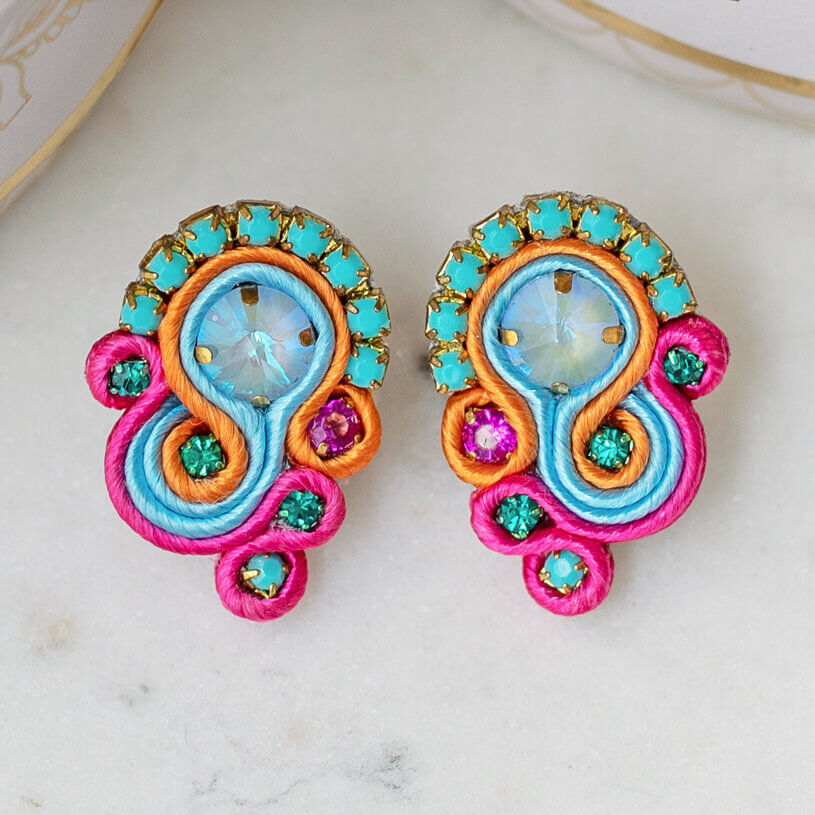 Kleine Soutache-Ohrringe in Pink, Orange und Hellblau